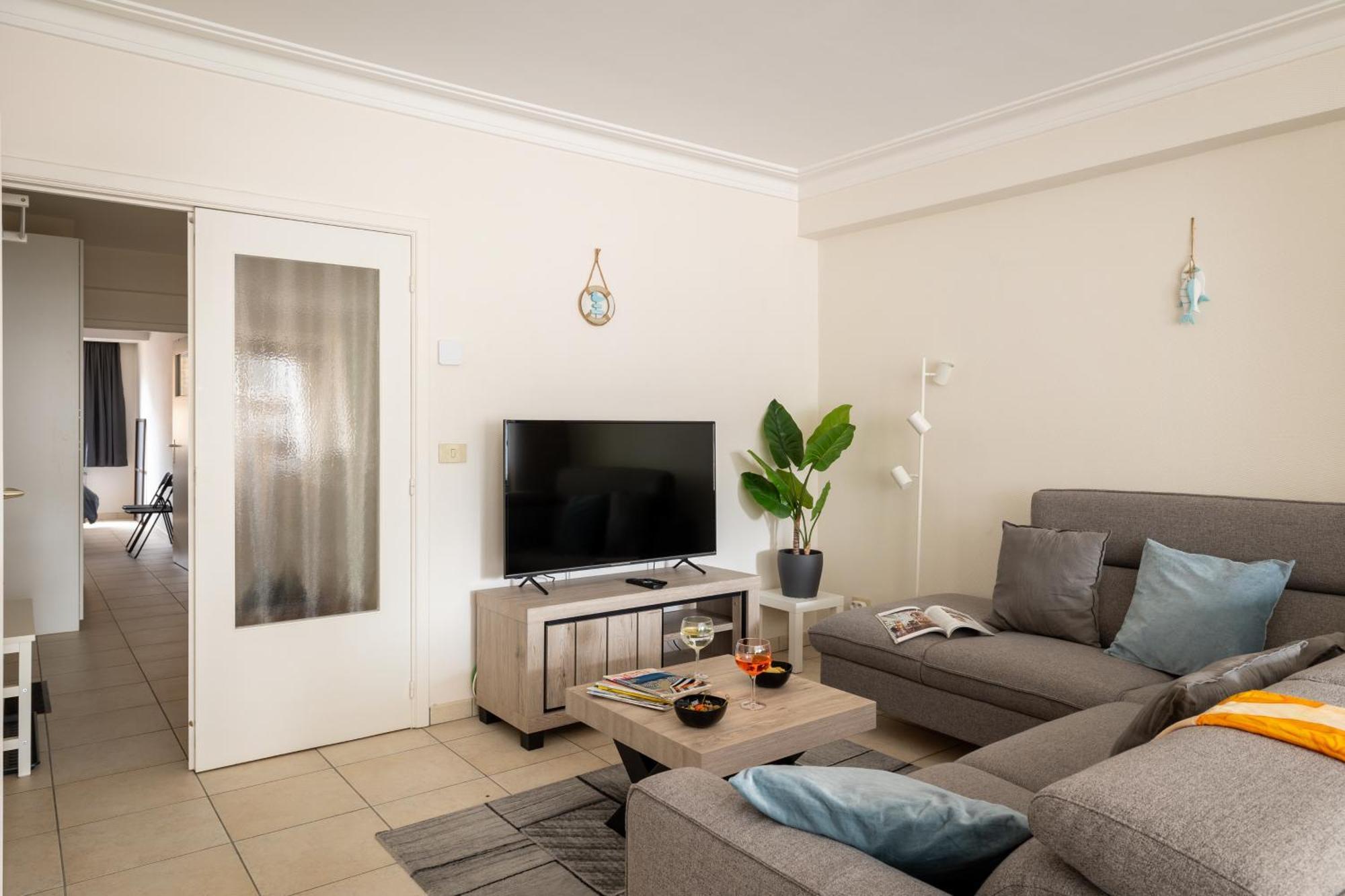 Weloveoostende - Newly Renovated Large Apartment 150M From The Beach - Including Bed Sheets And Final Clea-Ning Εξωτερικό φωτογραφία